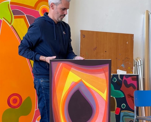 Daniel mato dans son atelier-Art contemporain Paris-Biarritz