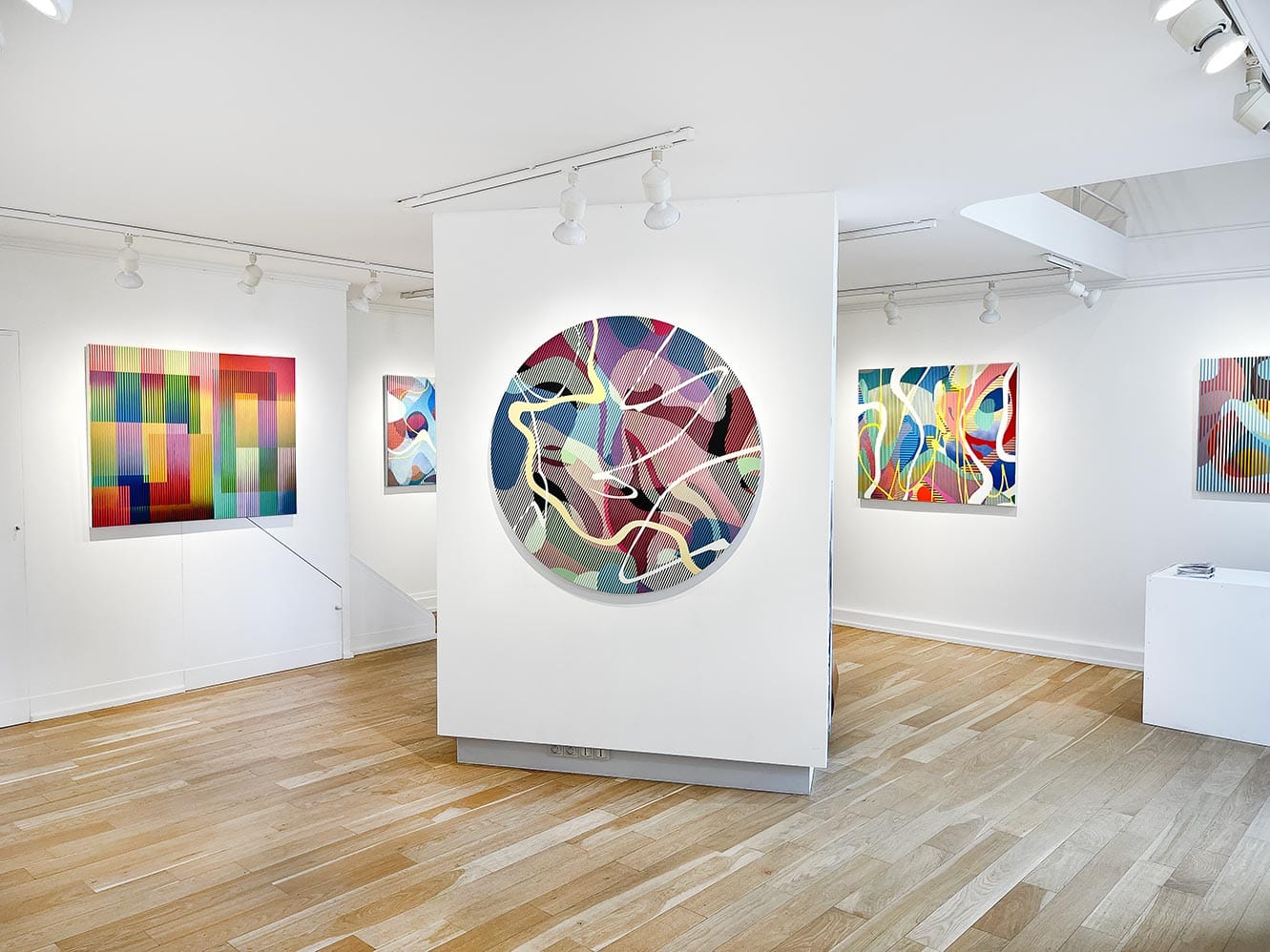 Vue de l'exposition Métamorphose de LadyM - Galerie d'art à Biarritz, Bordeaux Paris - Peinture et tableaux